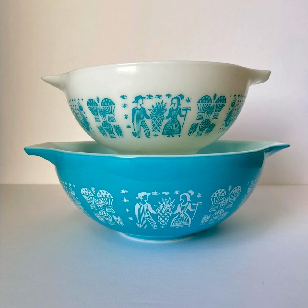 Set of Pyrex Vintage Mixing Bowls Blue and White
